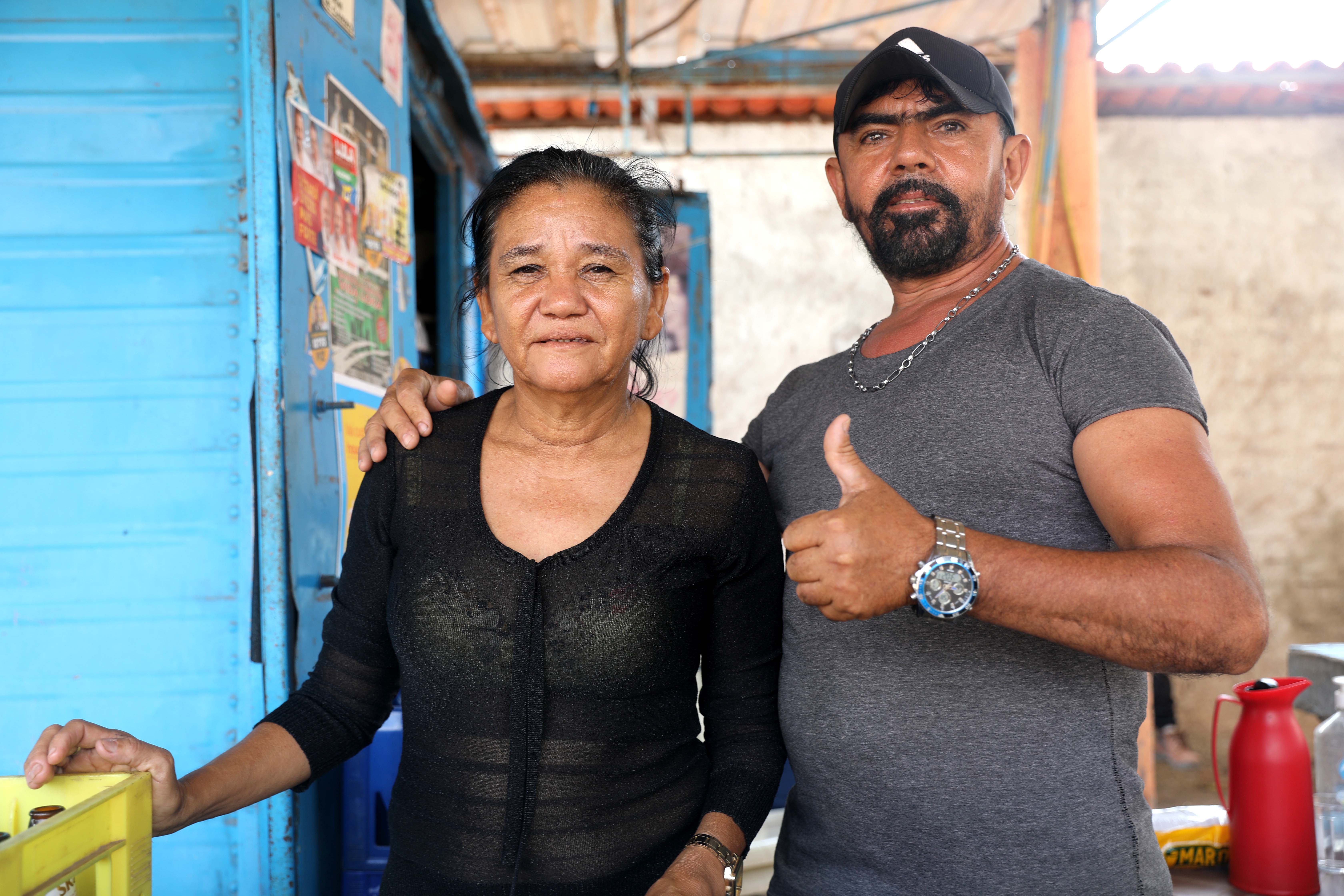 Maria de Fátima e Francisco Simão posam para a foto